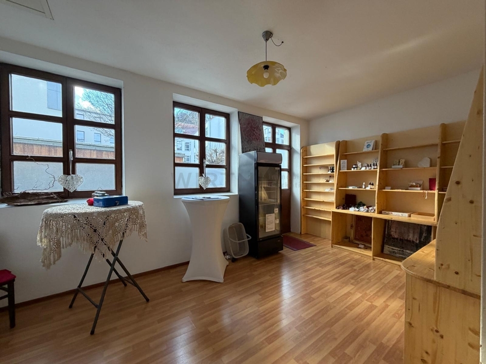 Büro -Show Room Rückgebäude