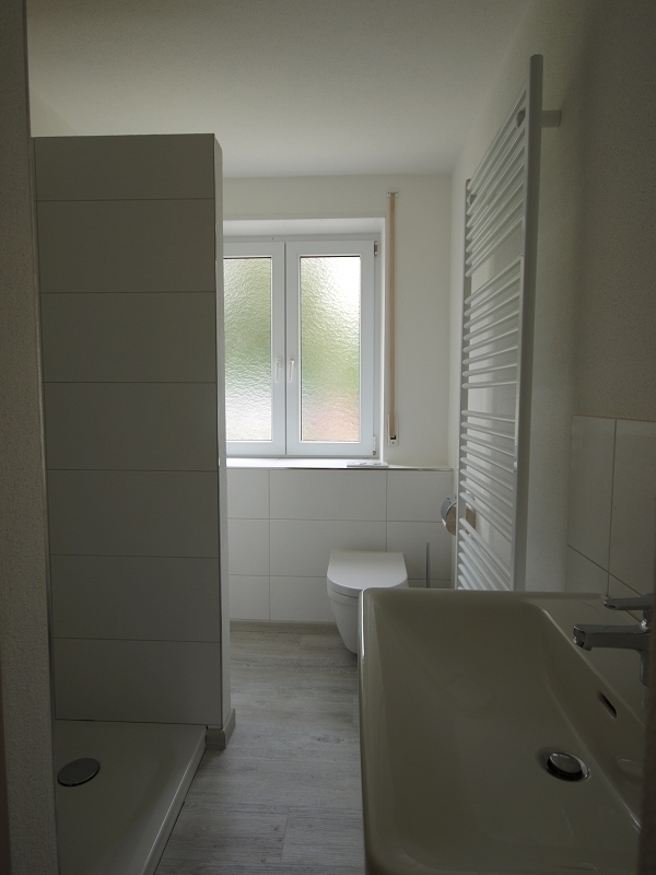Badezimmer mit Dusche