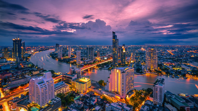 Image of a lively city in Thailand
