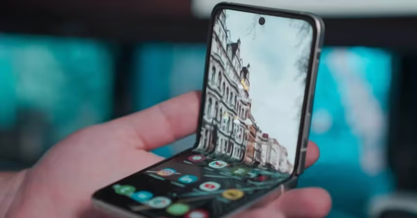 a hand holding a flip phone