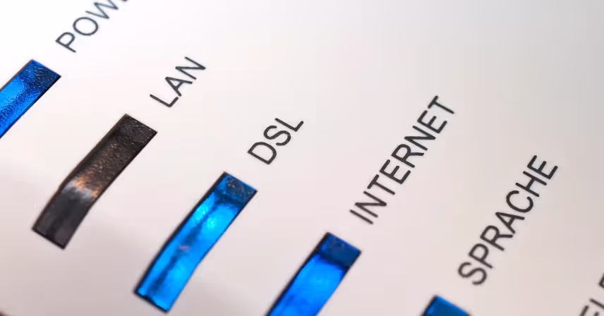 Close-up of a modem or router displaying status indicator lights labeled Power, LAN, DSL, Internet, and Sprache.