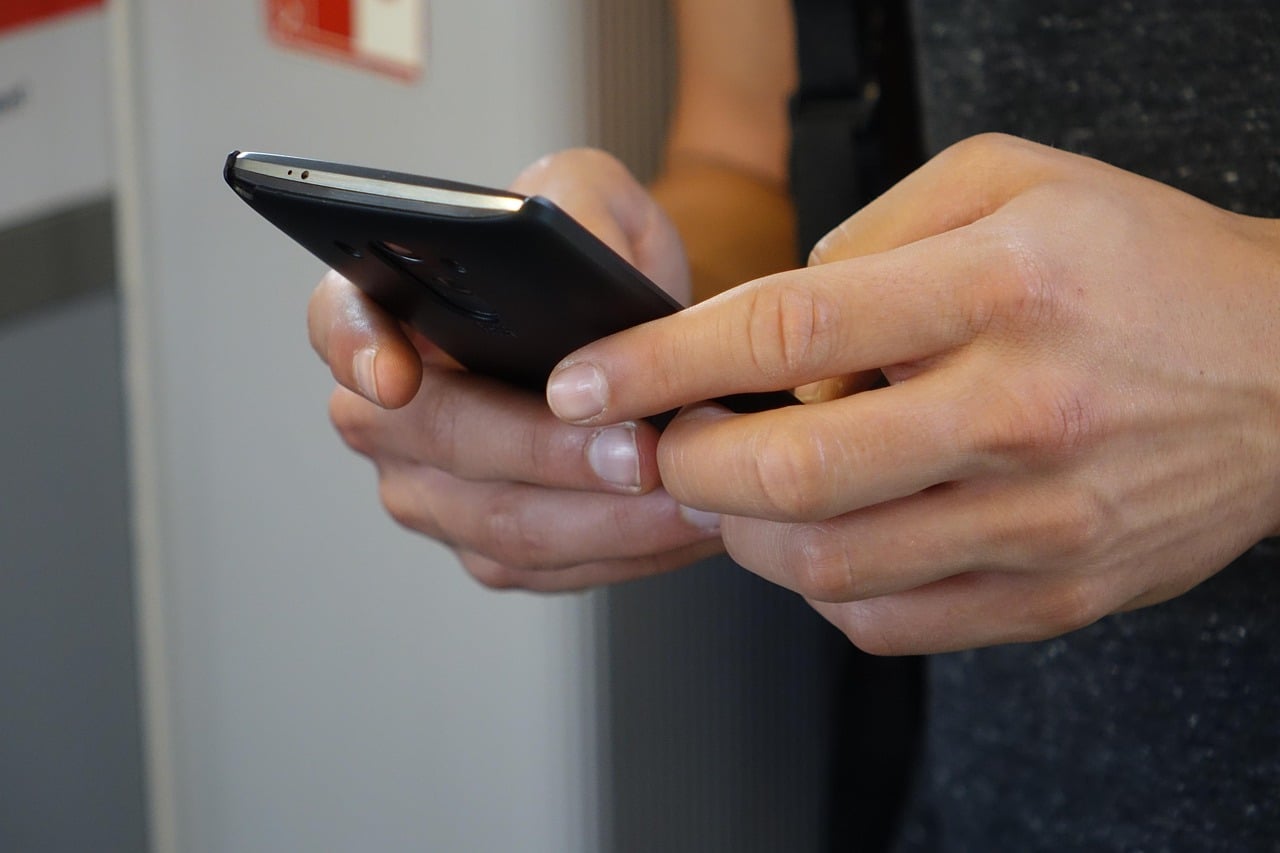 Why Your Morning WhatsApp Check Is Sabotaging Your Strategic Thinking