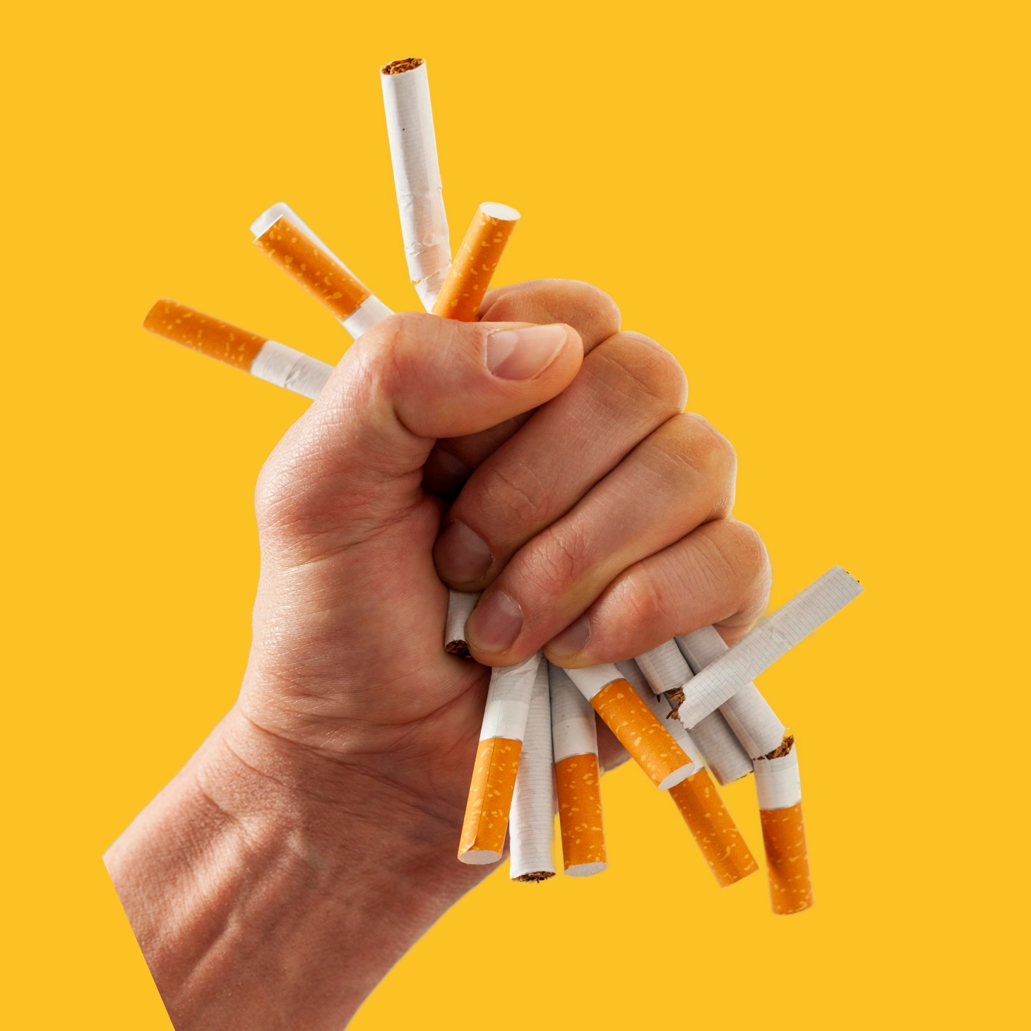 Main serrant des cigarettes symbolisant l'arrêt du tabac par hypnose Ericksonienne