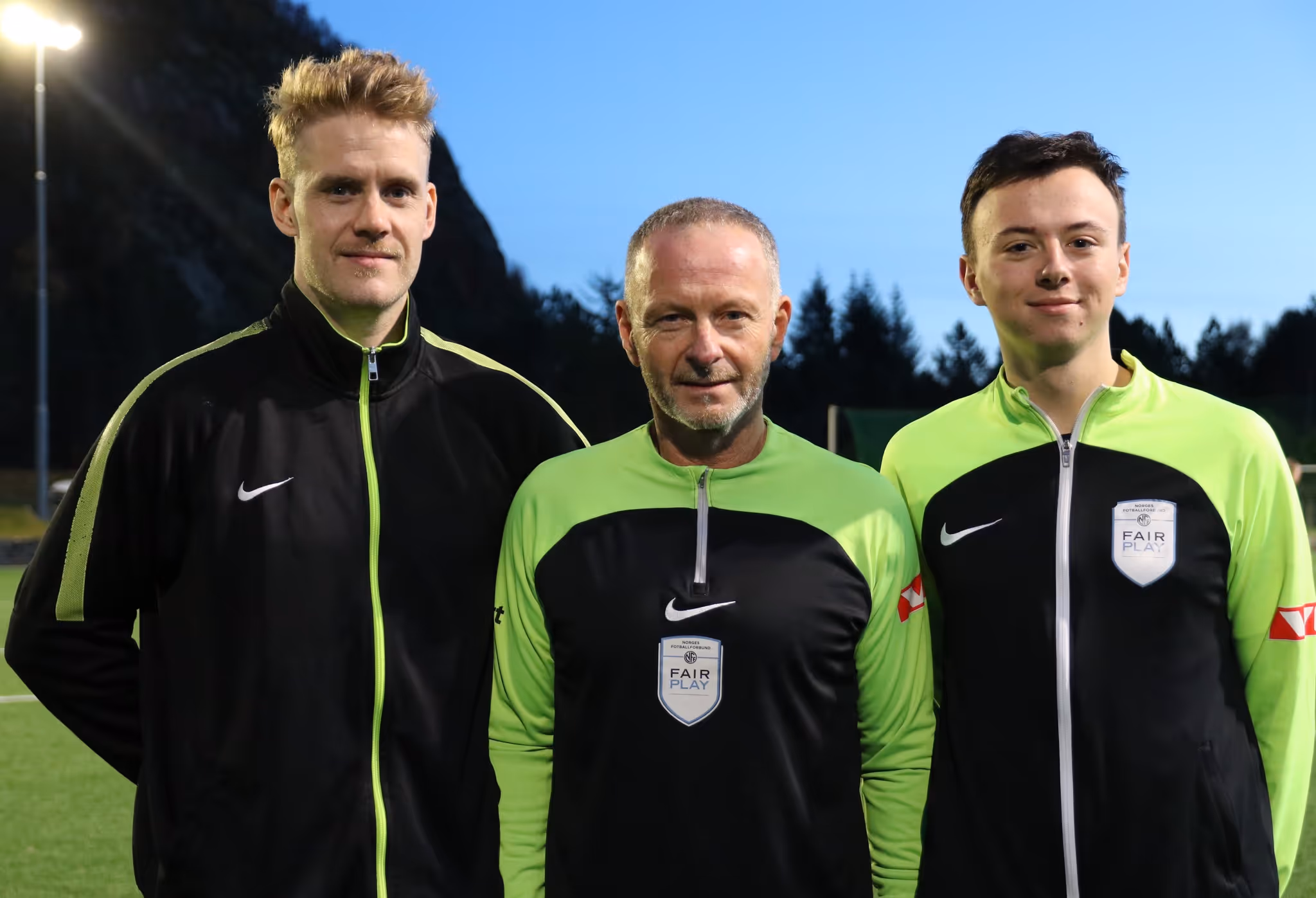En trio fotballdommere klar til treningskamp