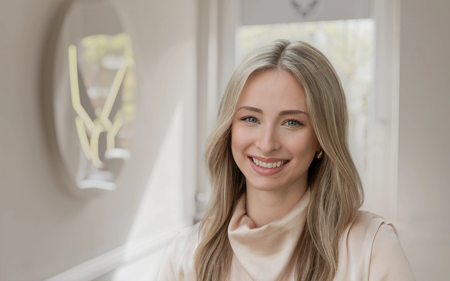Porträt von Julija Mallek, Leitung Grafikdesign & Social Media bei der aviate Werbeagentur