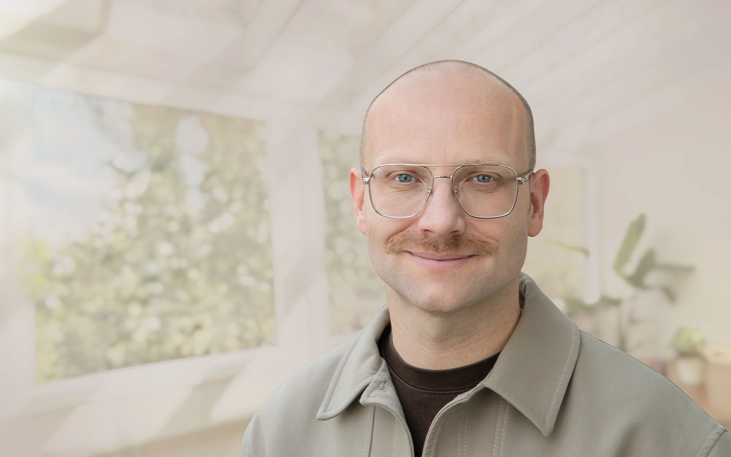 Porträt von Marvin Brockmann, Geschäftsführung & Marketingberatung bei der aviate Werbeagentur