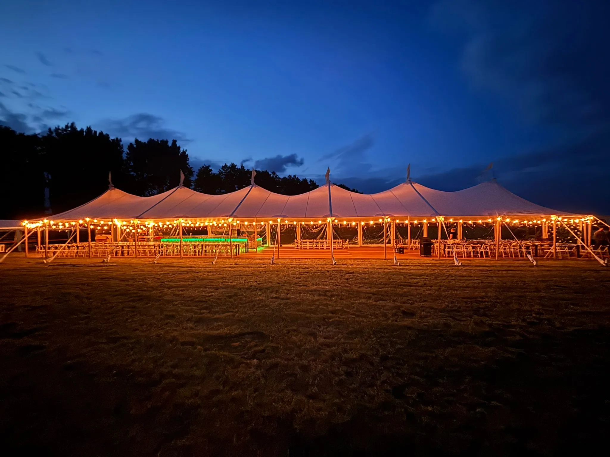 Aufbau Hochzeitszelt