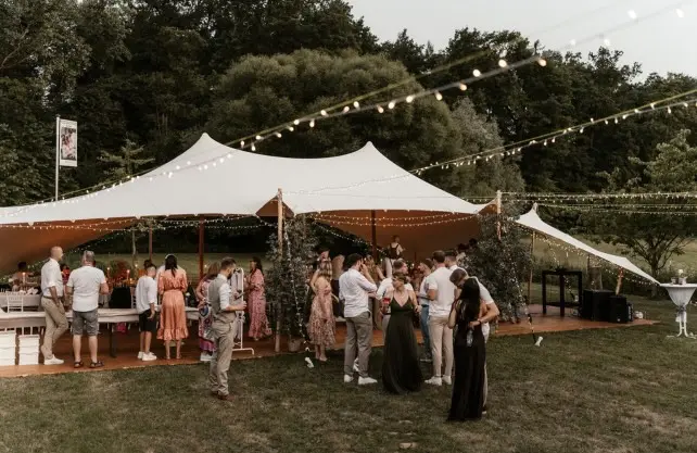 Aufbau Hochzeitszelt