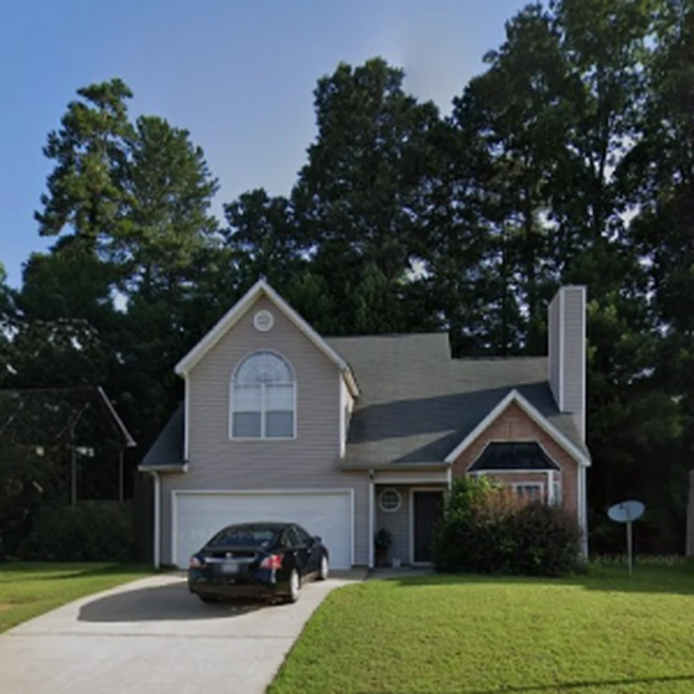 Exterior view of 643 Sycamore Dr single-family home in Jonesboro, Georgia