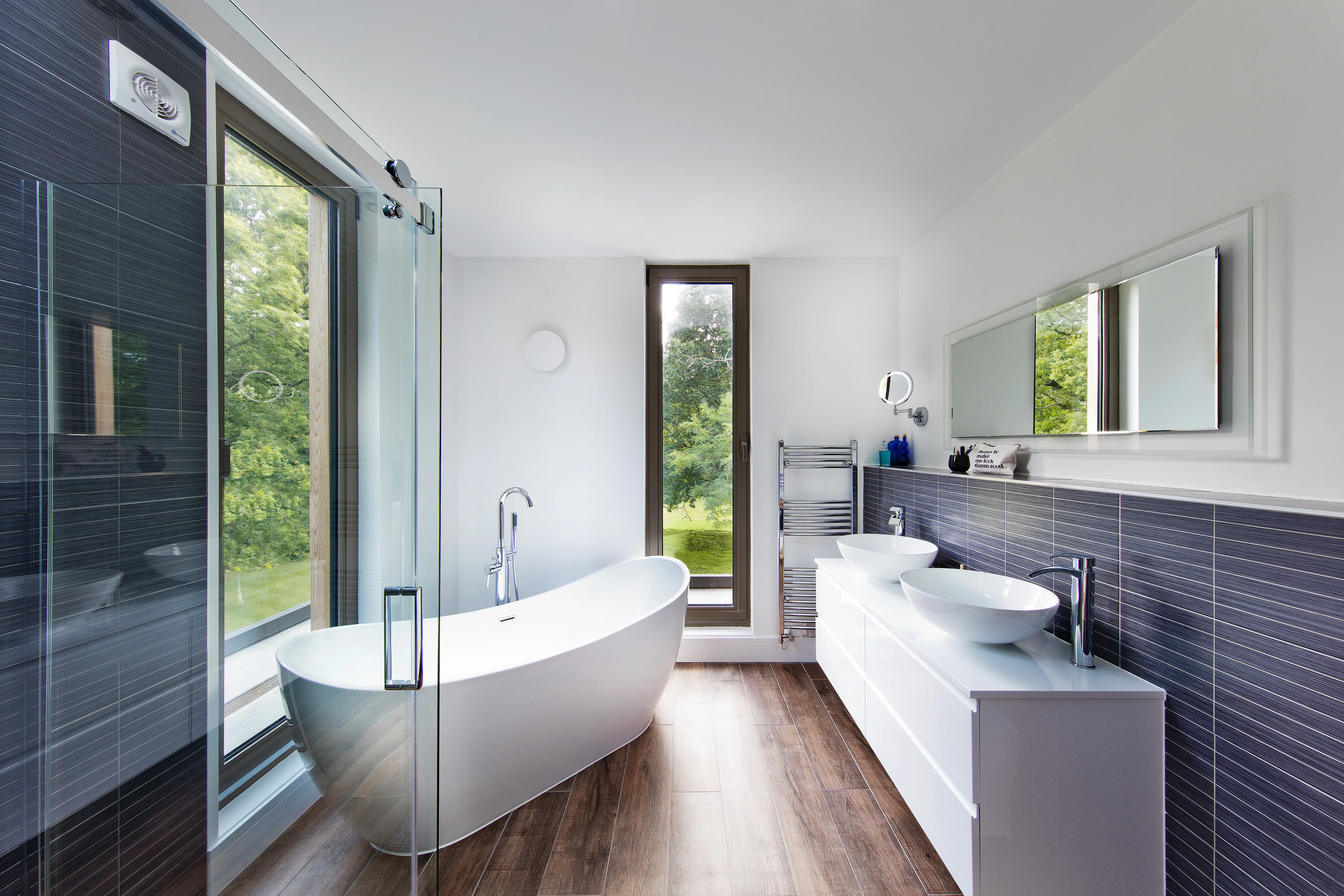 Bathroom in the first floor extension at Gatti House