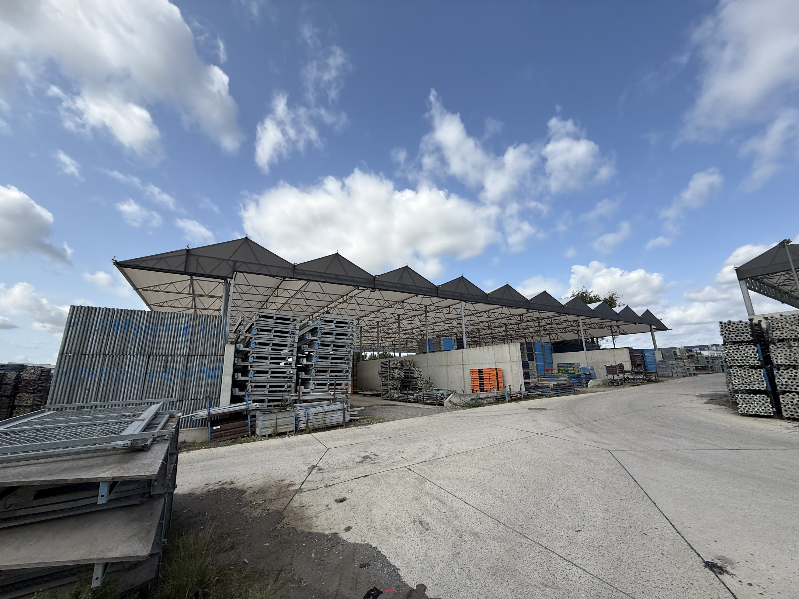 Réaménagement d'un site de stockage d'éléments de coffrage : création de nouvelles aires de stockage et d'une citerne de 100m³