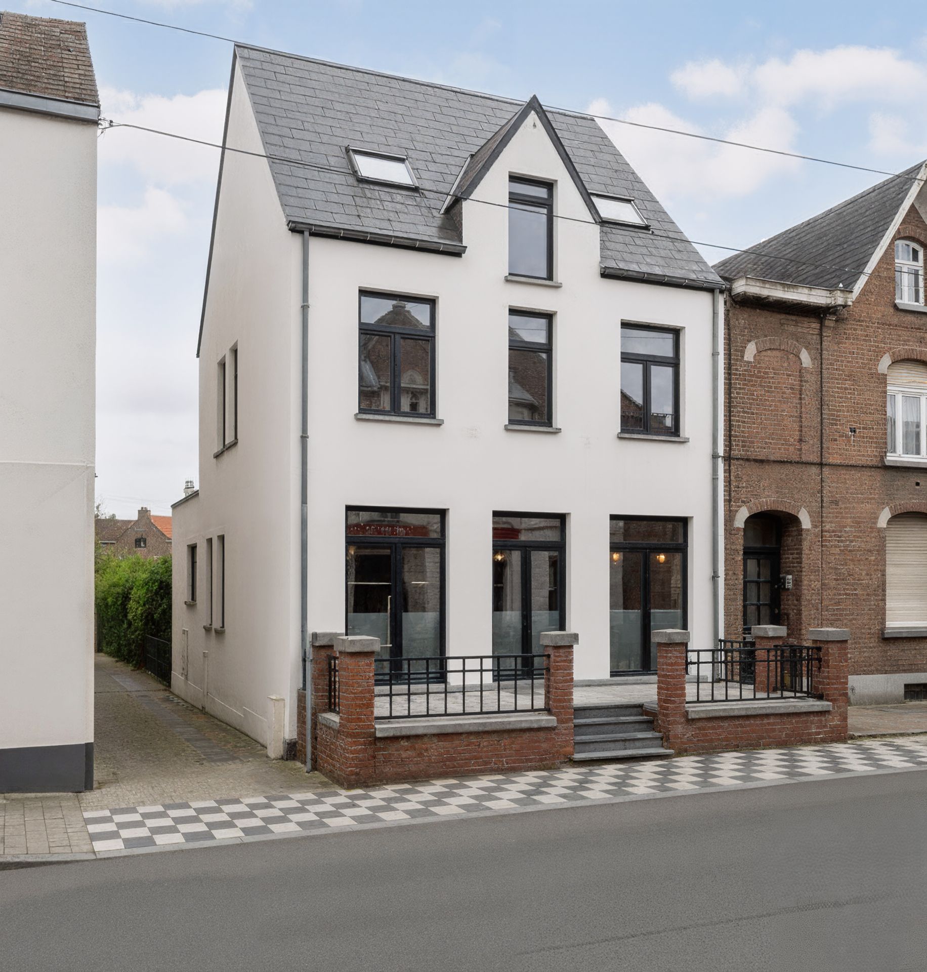 Transformation du café "La Clé de Sol" en immeuble de 2 appartements avec rez-de-chaussée commercial