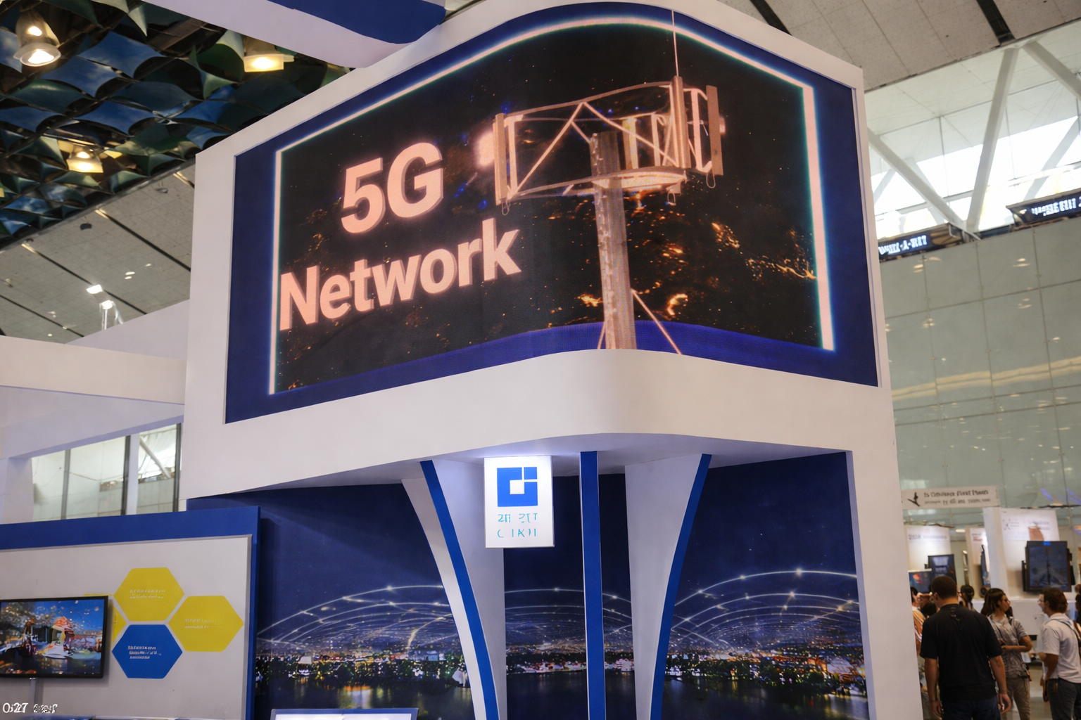 L-shaped anamorphic LED display solution at C-DOT booth