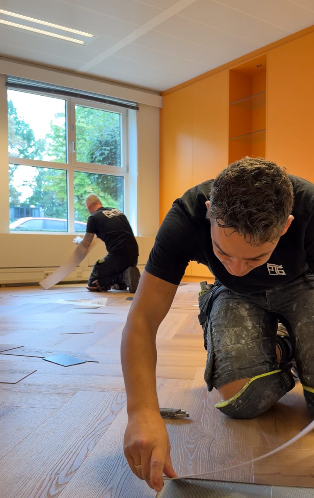 PVC-vloer leggen: tips voor voorbereiding en plaatsing