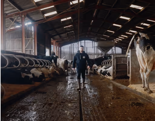 Une agricultrice au travail