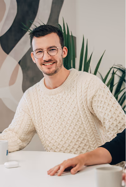 Portrait d'un expert comptable à côté de son client