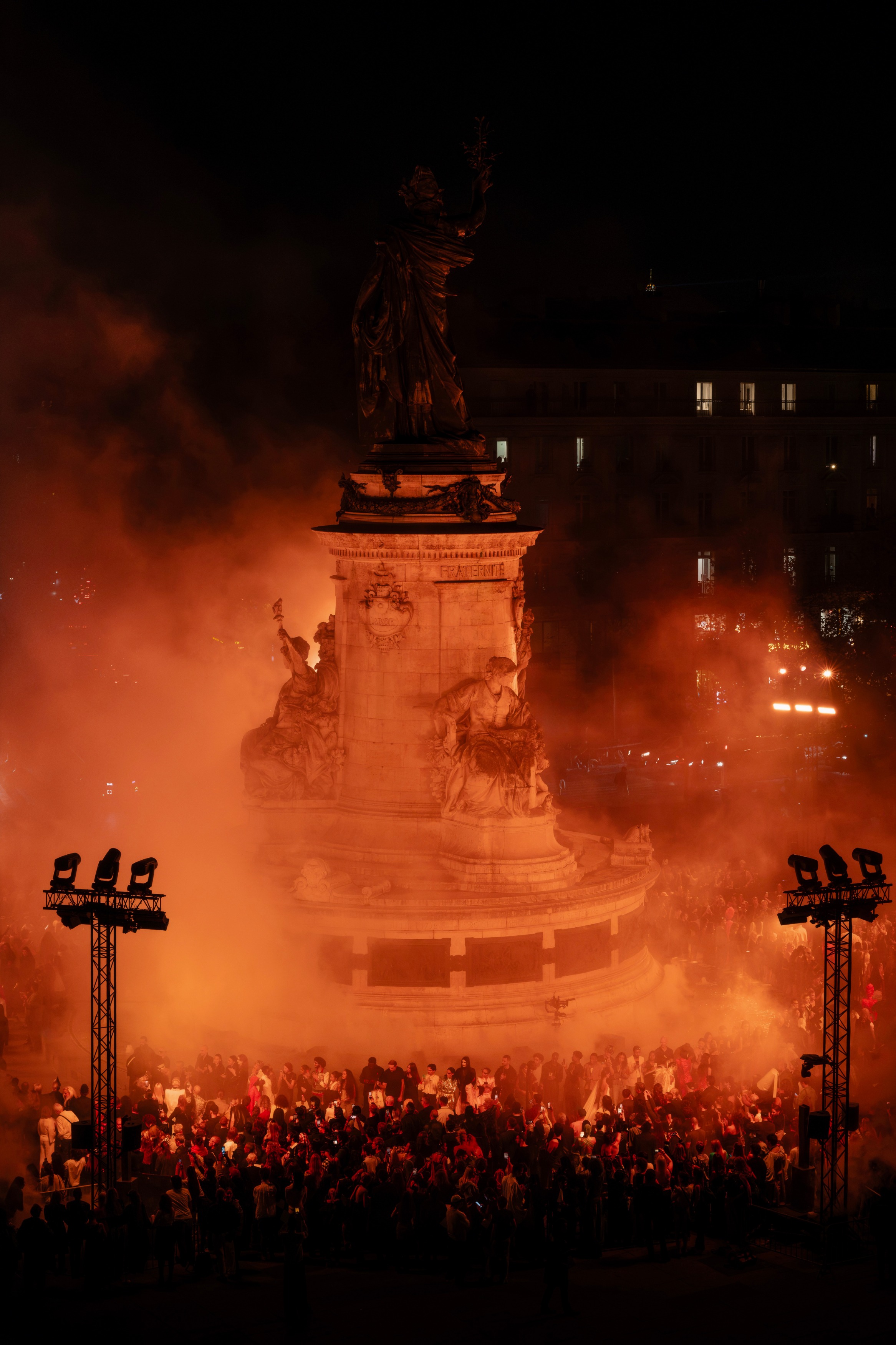 The Monument à la République in orange light during the show — © Ophélie Maurus
