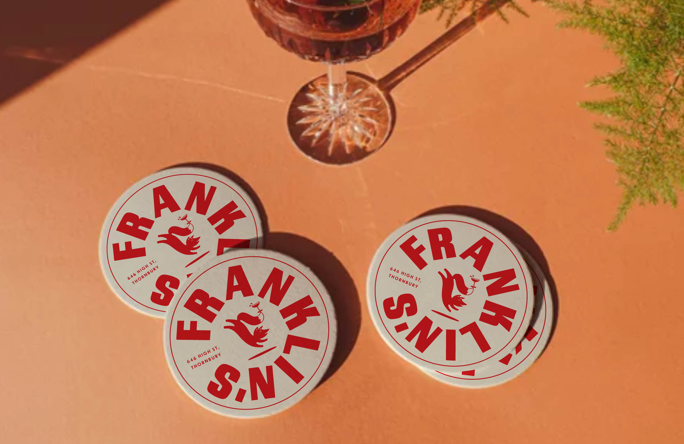Rotating photo's from a dim lit bar with different coktails. 'Franklin's' logo sits on top