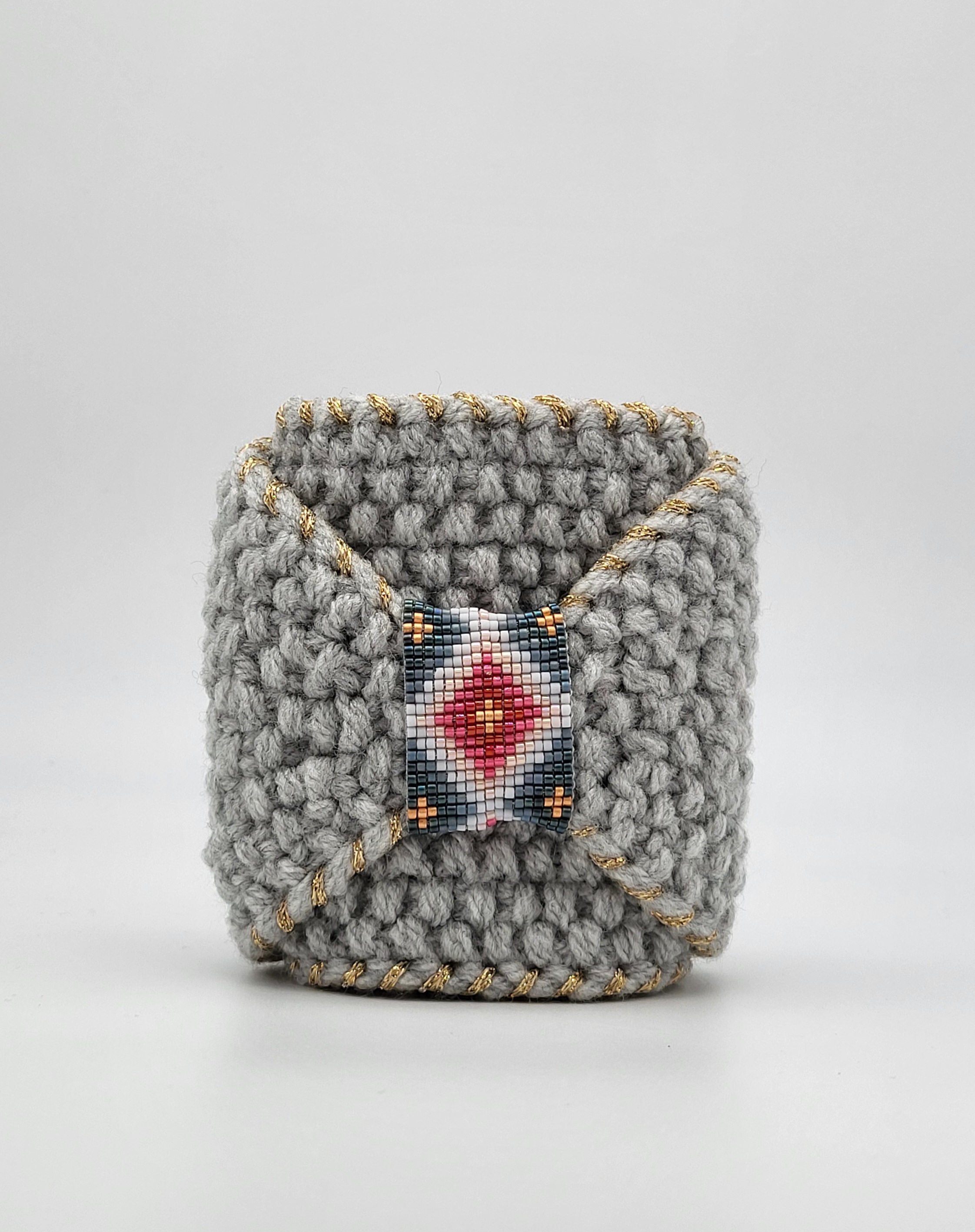 Plus qu'un bandeau, un bijou de tête ! Bandeau doublé en jersey coton pour plus de confort. Pièce unique 