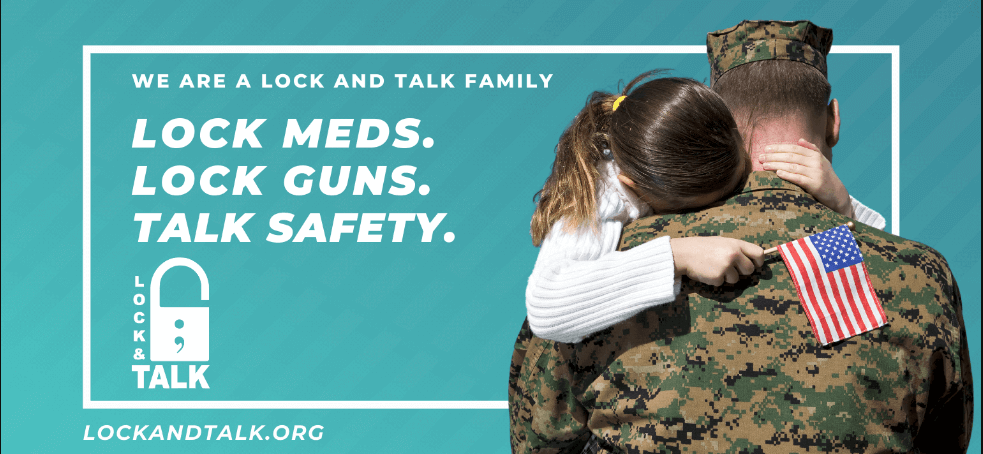 Military man holding daughter (military) (uniform)