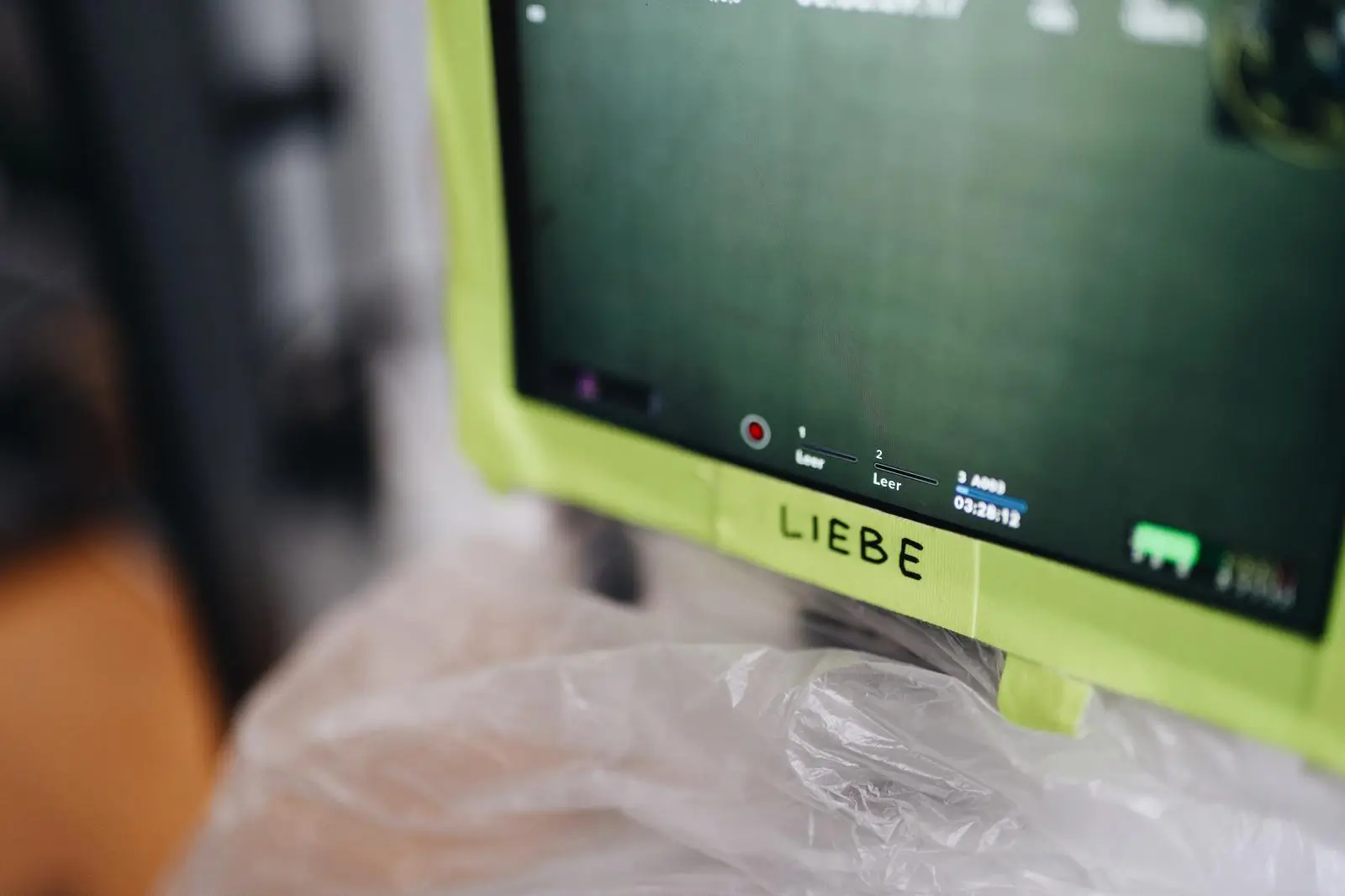 Liebe Aufkleber auf Screen bei fivekit Film Produktion.