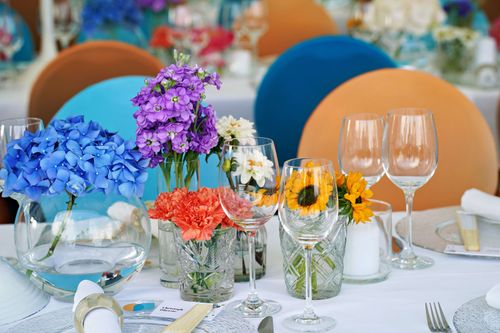 Blumendekoration in diverseren Farben und Formen