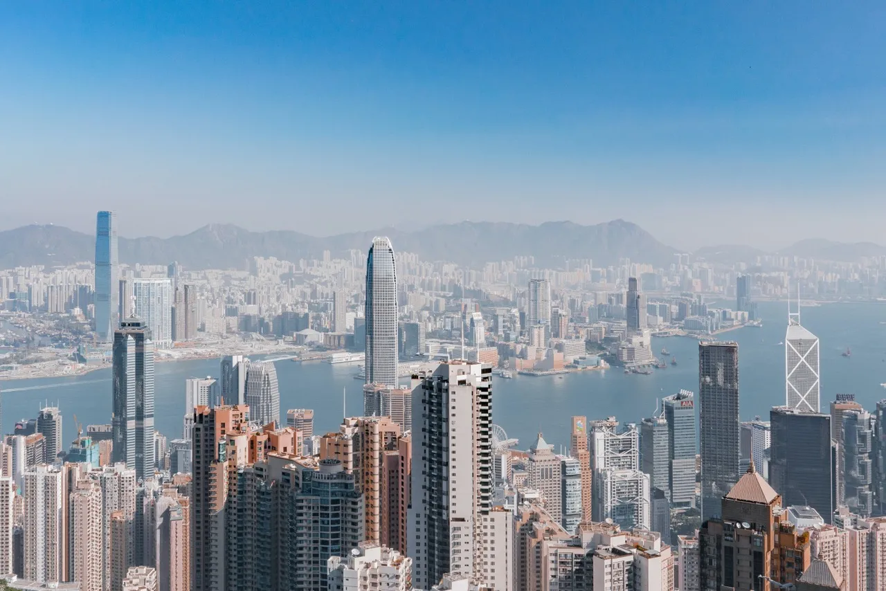 Getting Pickpocketed in Spain and Stories from Hong Kong!