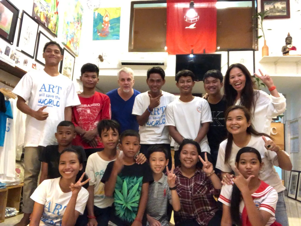 Group photo of students at Colors of Cambodia.