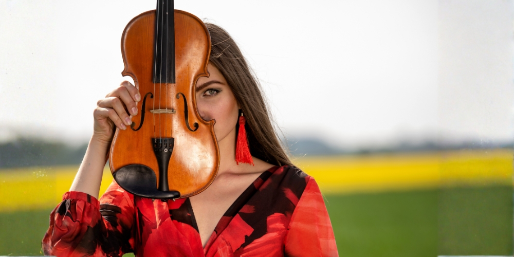 Let's see the difference between the violin and viola. Learn to play violin, understand each instrument’s sound, and find the best fit for your musical goals.
