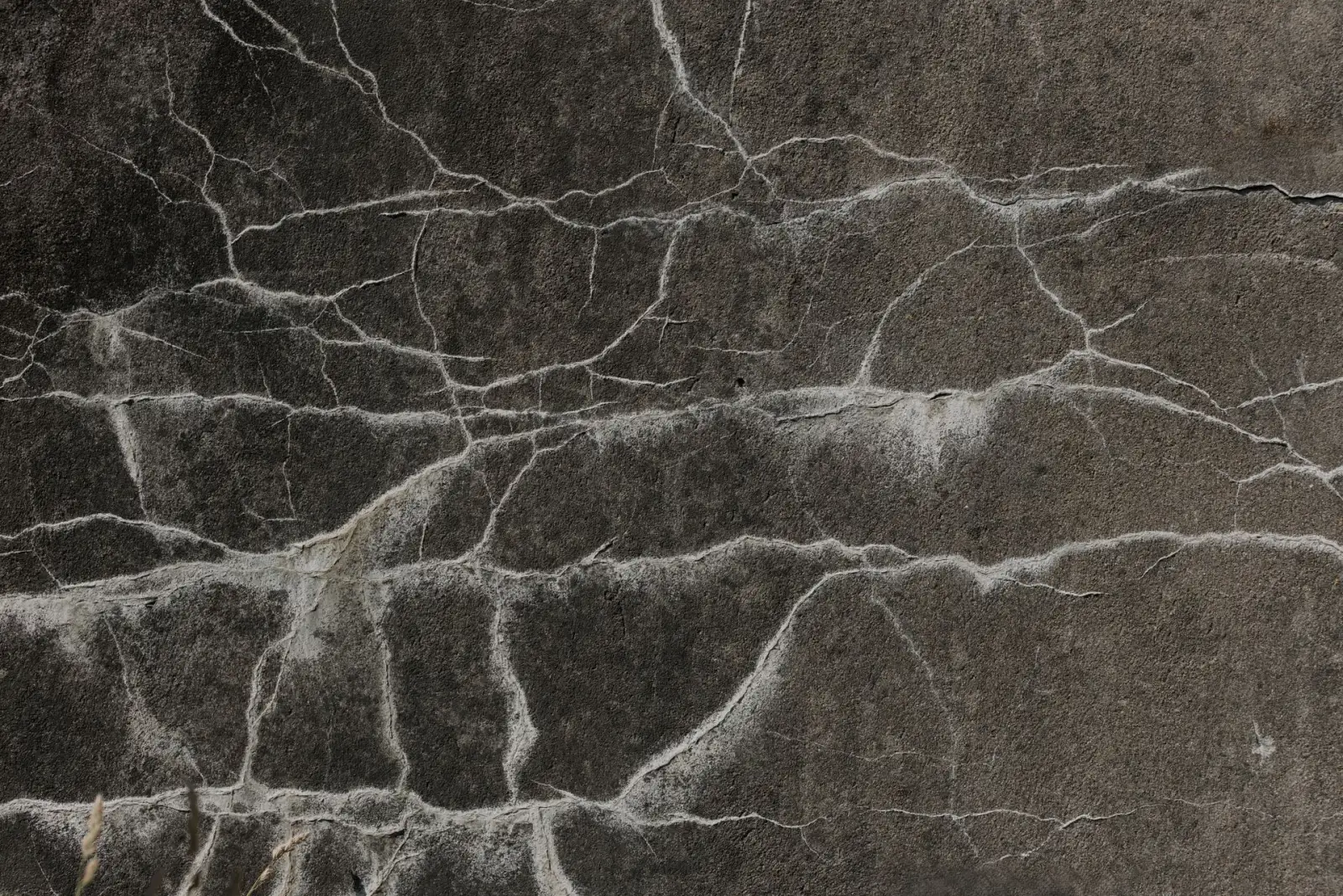 wall with cracks