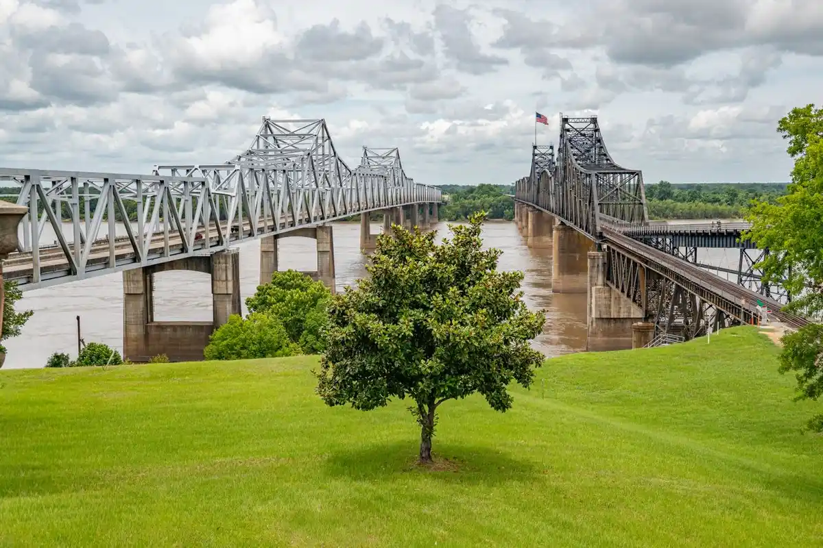 Mississippi River bridges at Vicksburg, Mississippi