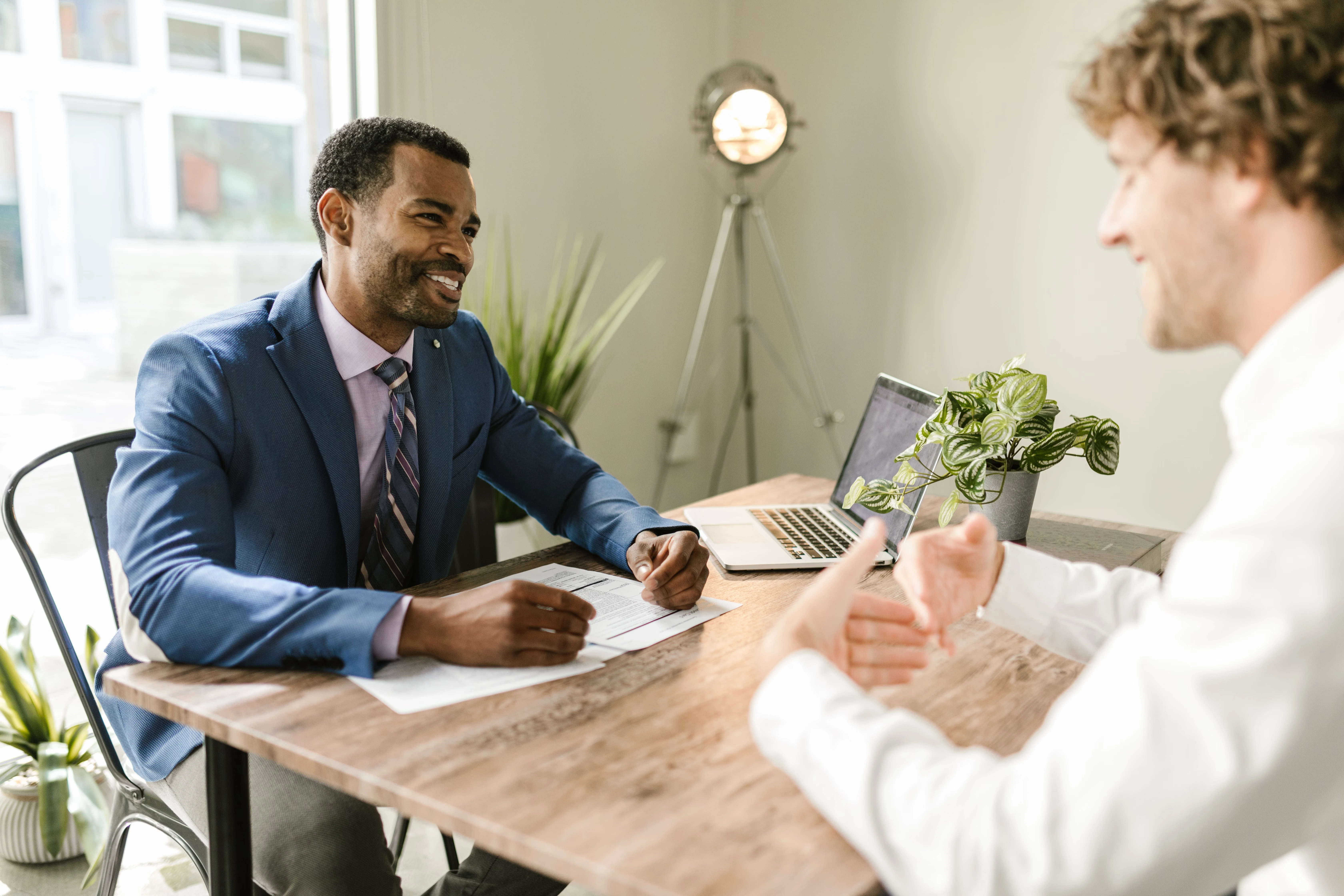 Commercial Insurance Broker Ontario vs. Buying Insurance Directly: Which Is Better?
