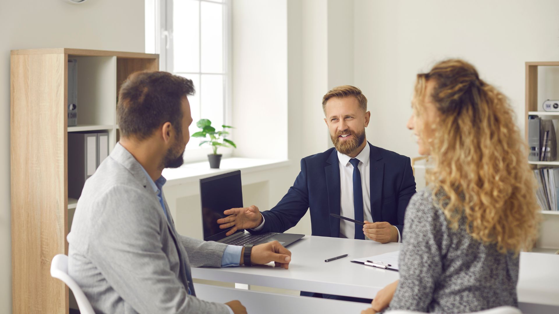 The Benefits of Working With Local Insurance Brokers in St. Thomas 
