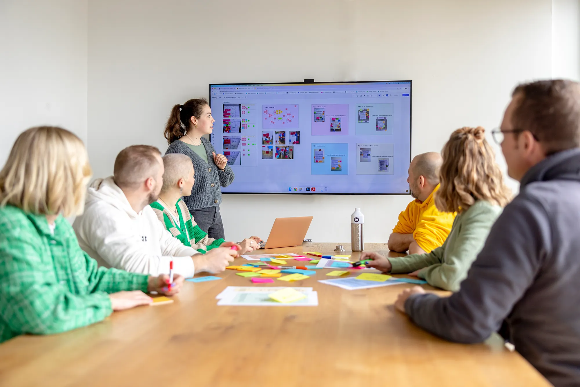 Projektmeeting für die nächsten Maßnahmen im agilen Kundenprojekt bei kernpunkt.