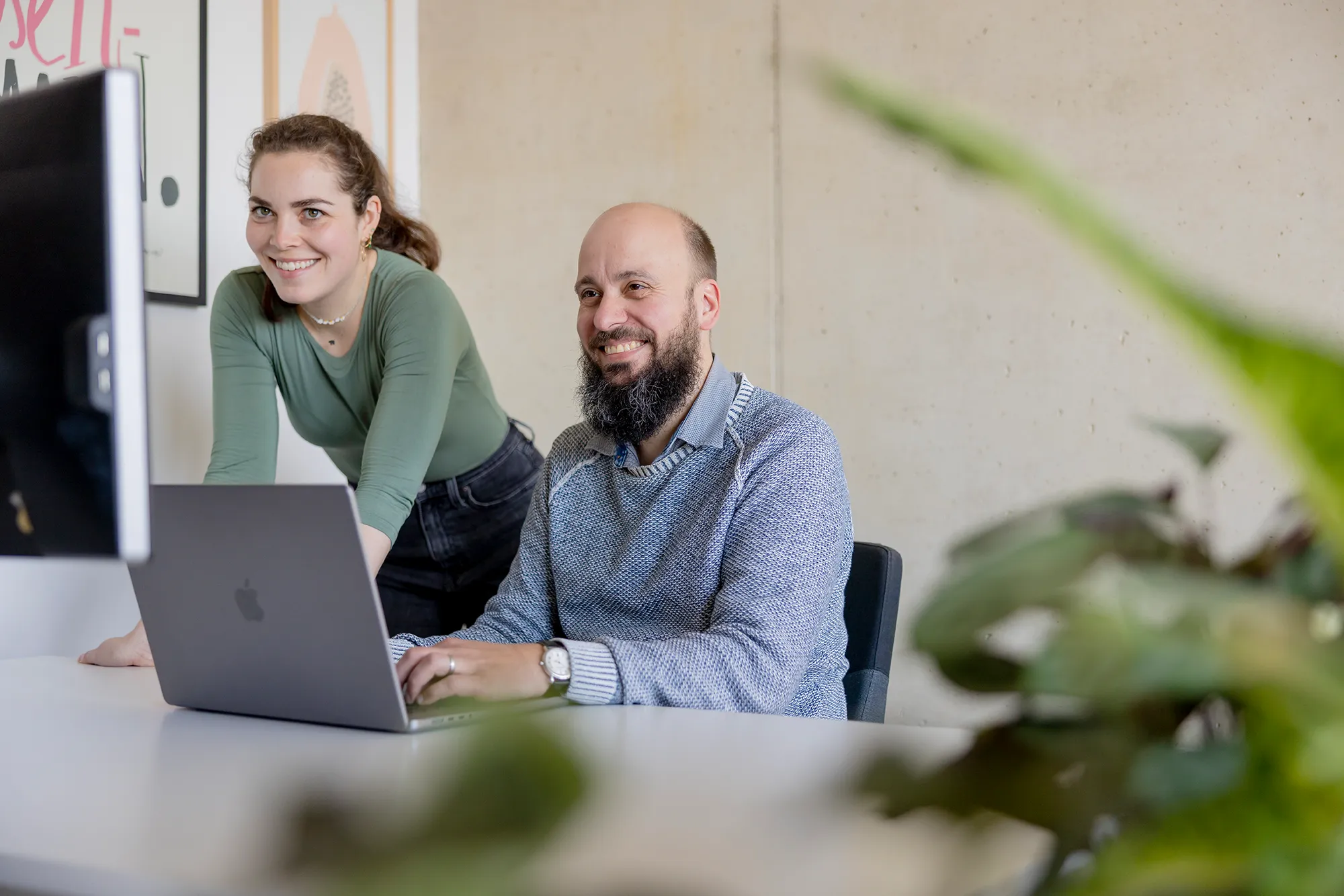 Wir diskutieren unsere Kundenprojekte und entwickeln Strategien für digitale Märkte.