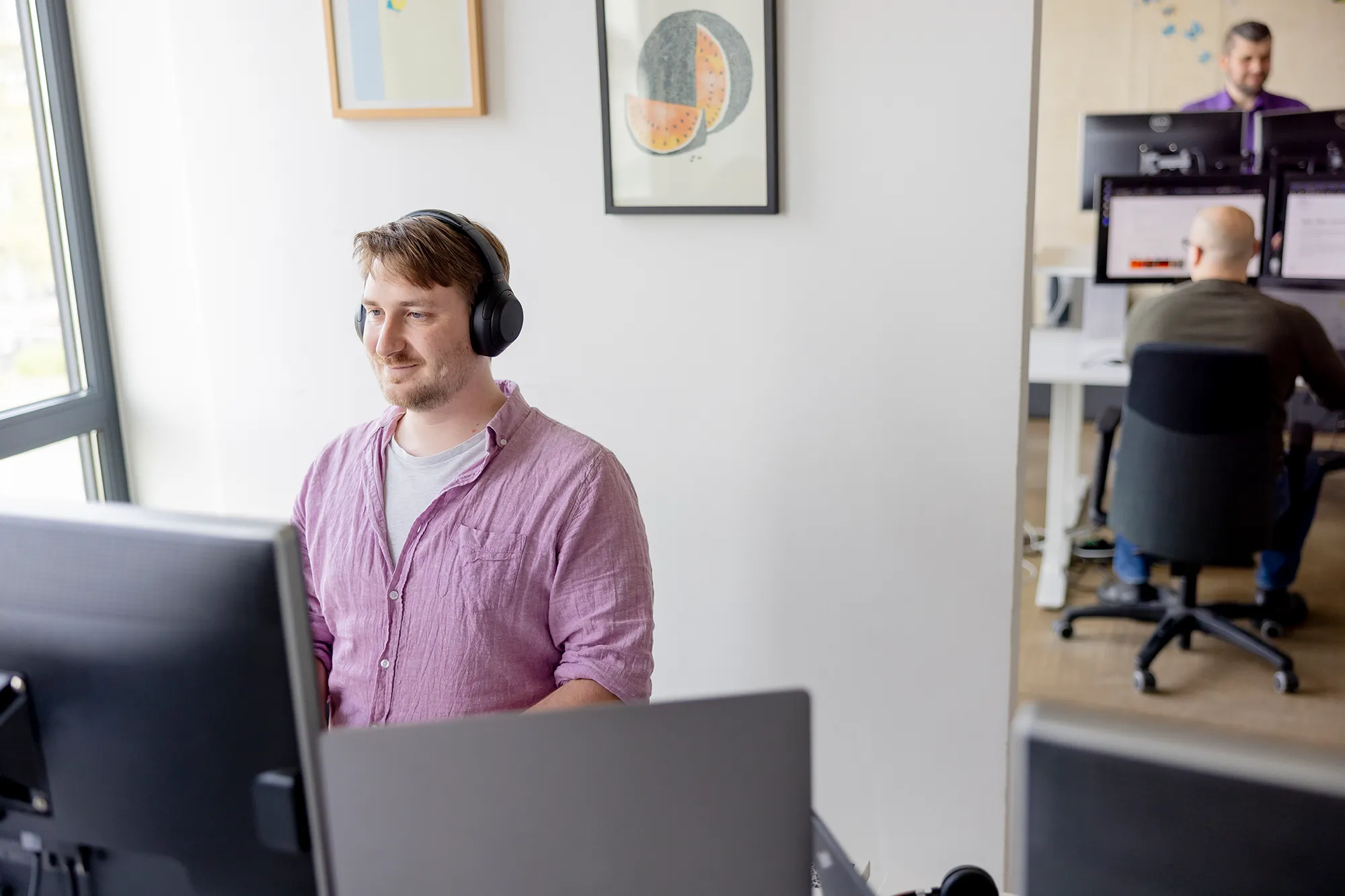 Ein Teammitglied bereitet den weiteren Release im agilen Kundenprojekt bei kernpunkt vor.