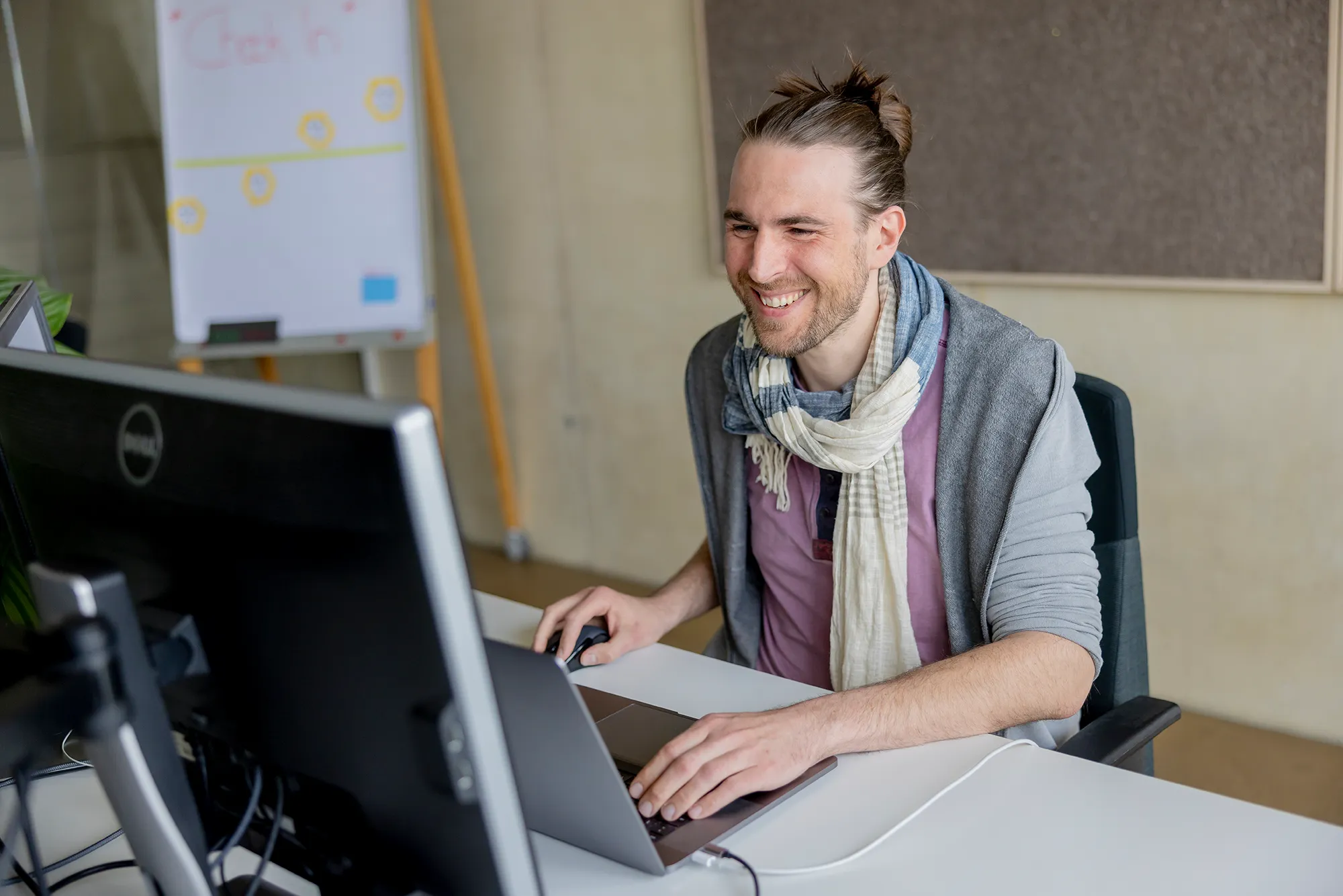 MACH besteht aus vier Komponenten: Microservices, API-first, Cloud-native und Headless.