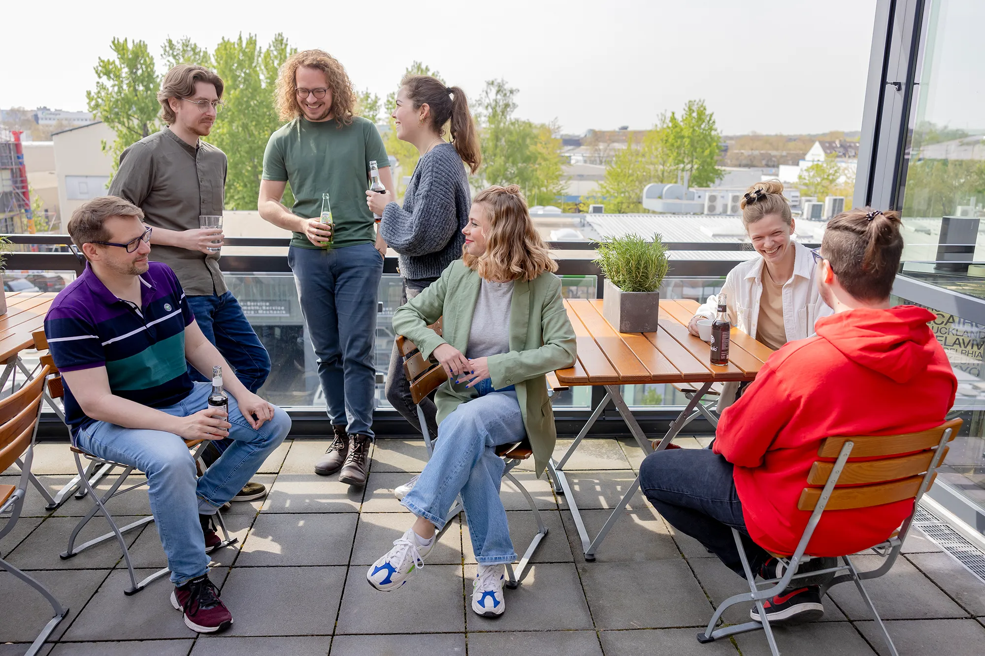 Persönlicher Austausch auf der Dachterrasse bei kernpunkt