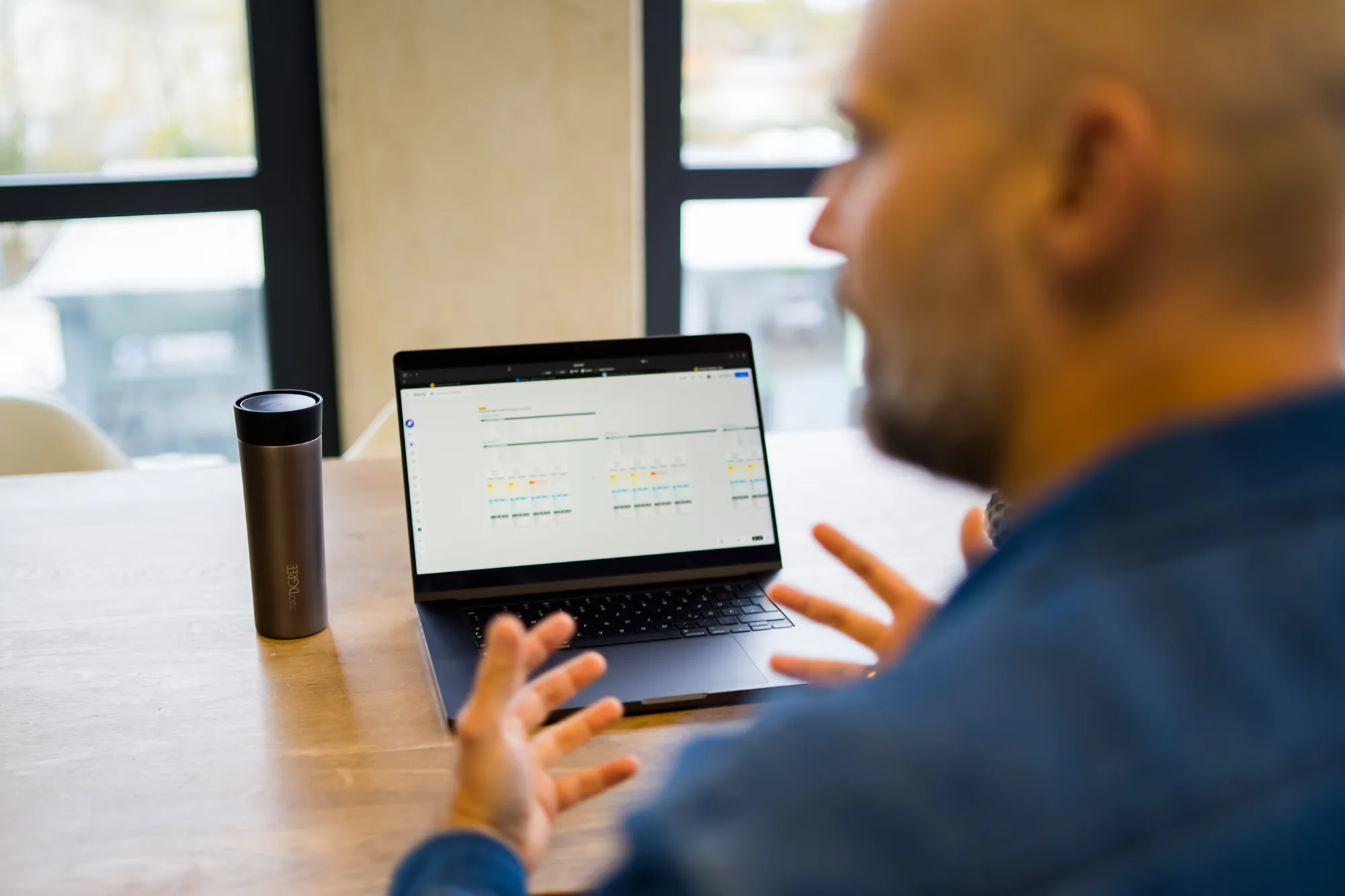 MACH besteht aus vier Komponenten: Microservices, API-first, Cloud-native und Headless.