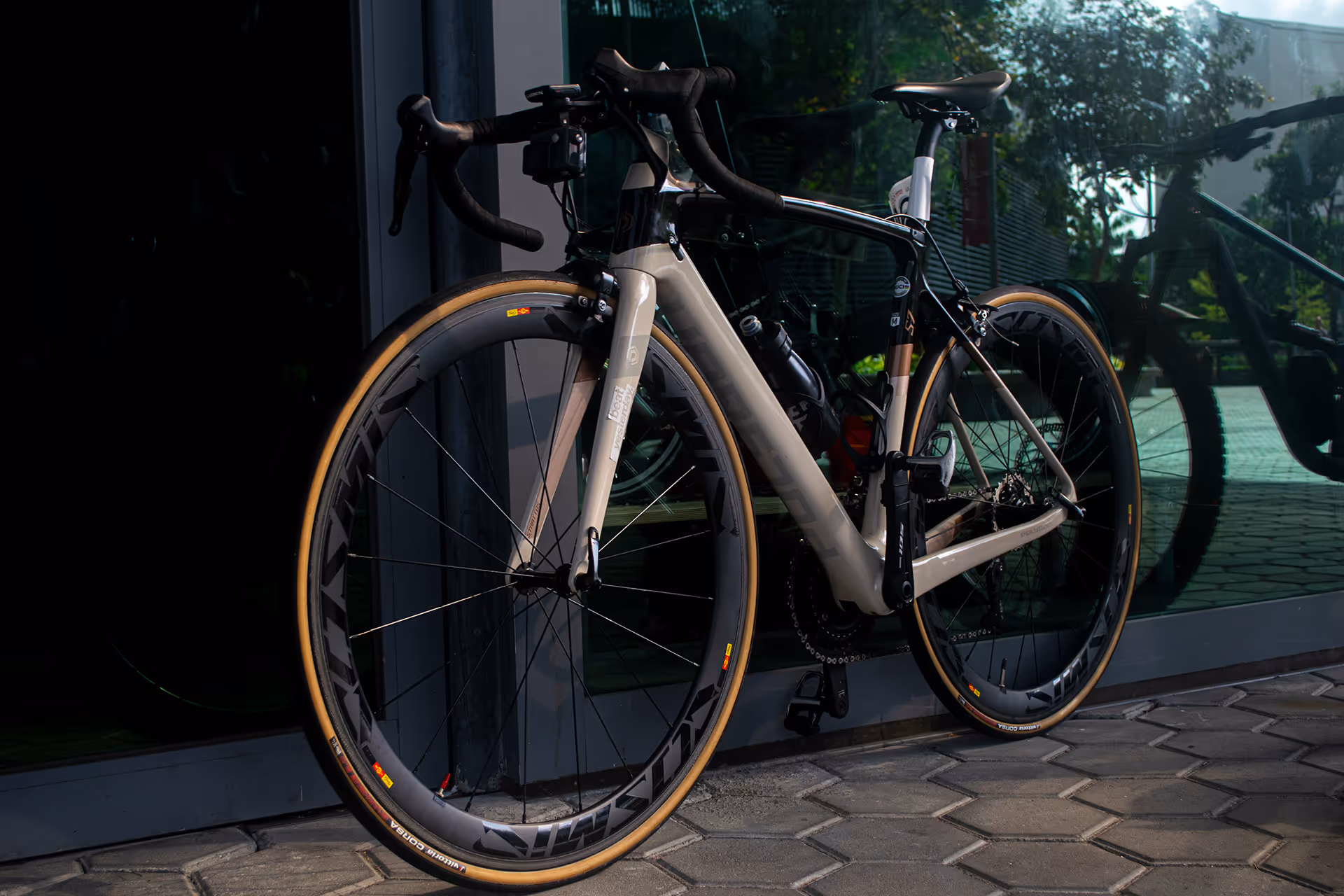 lukas-smith-MEvpJcBr0T4-unsplash