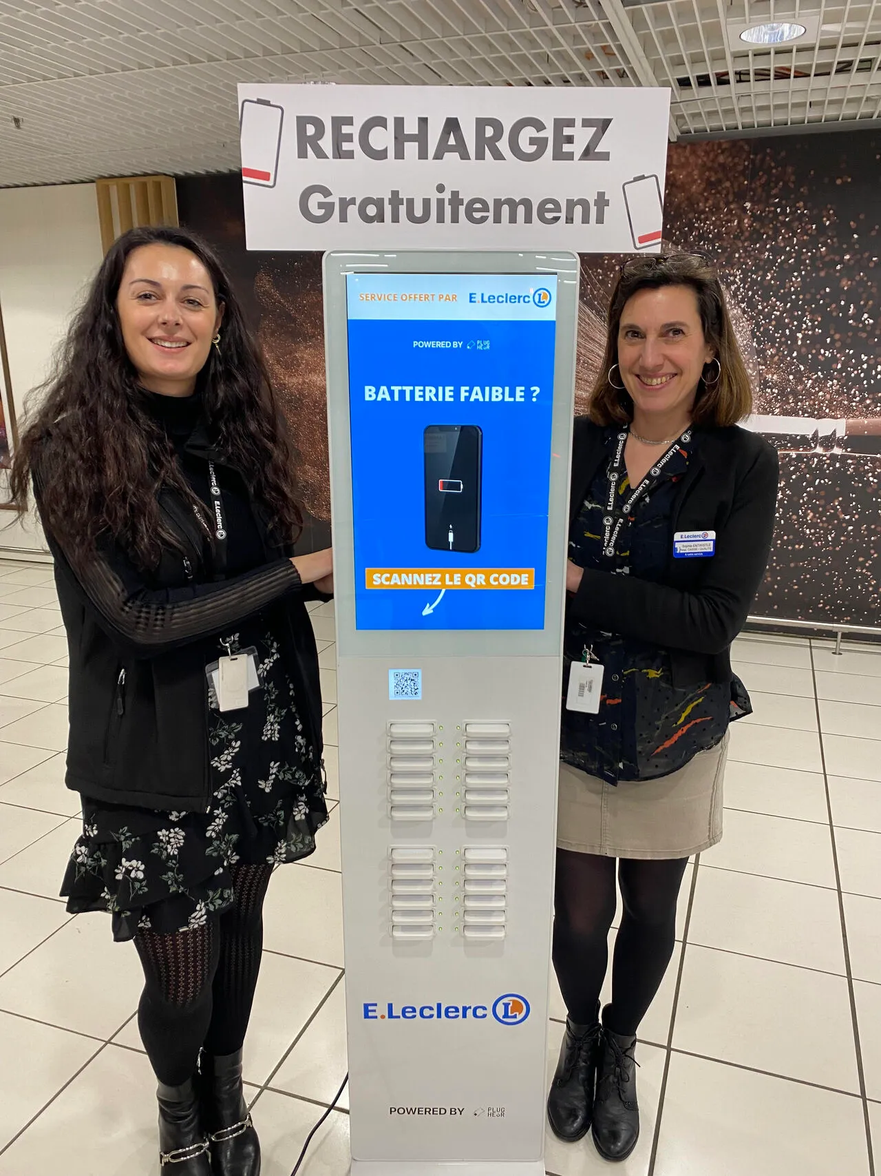 Borne de batteries portables Plug'Heur au centre commercial Val d'Europe en France