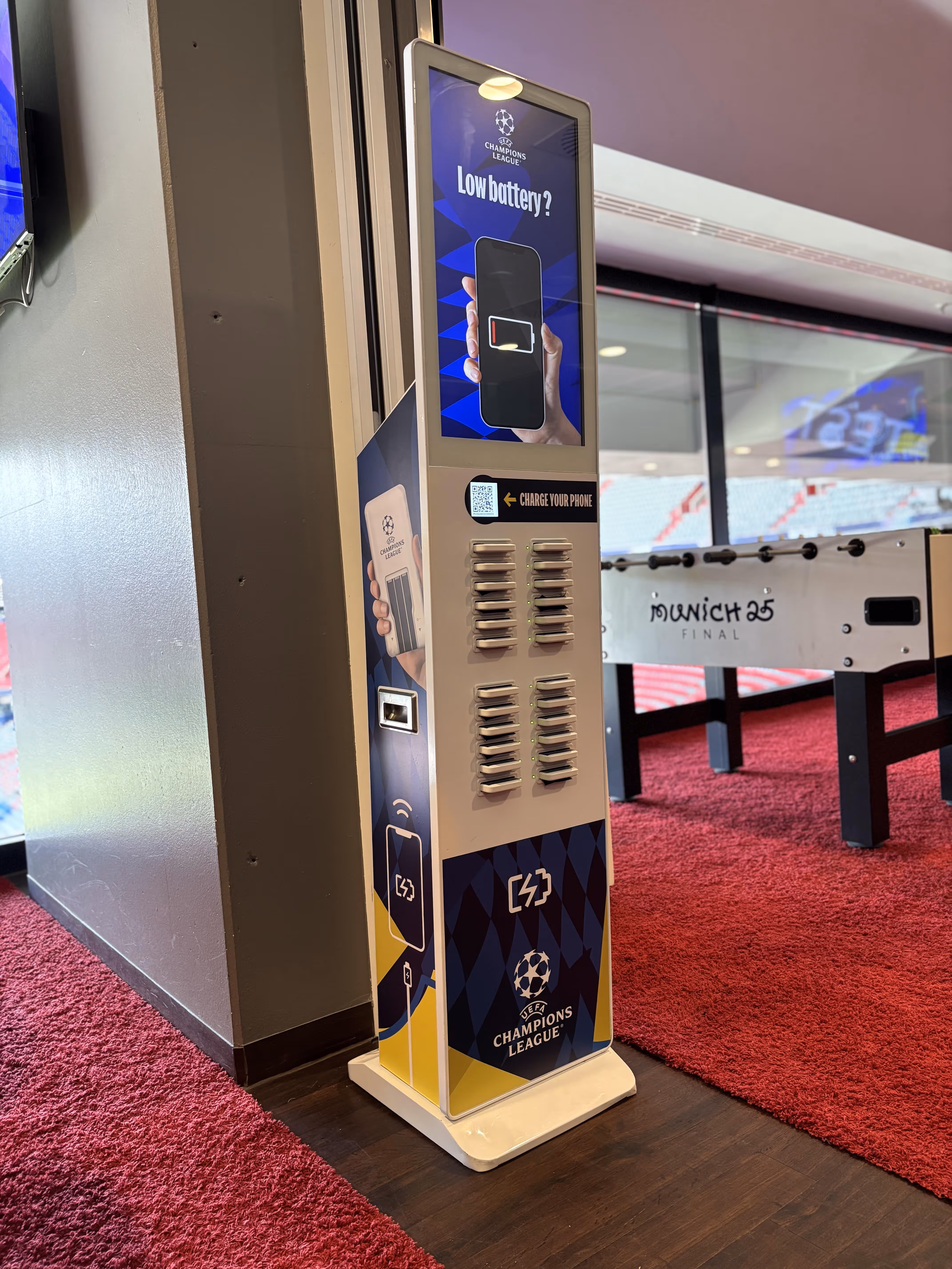 Bornes de recharge pour smartphones à la Champions League 2025