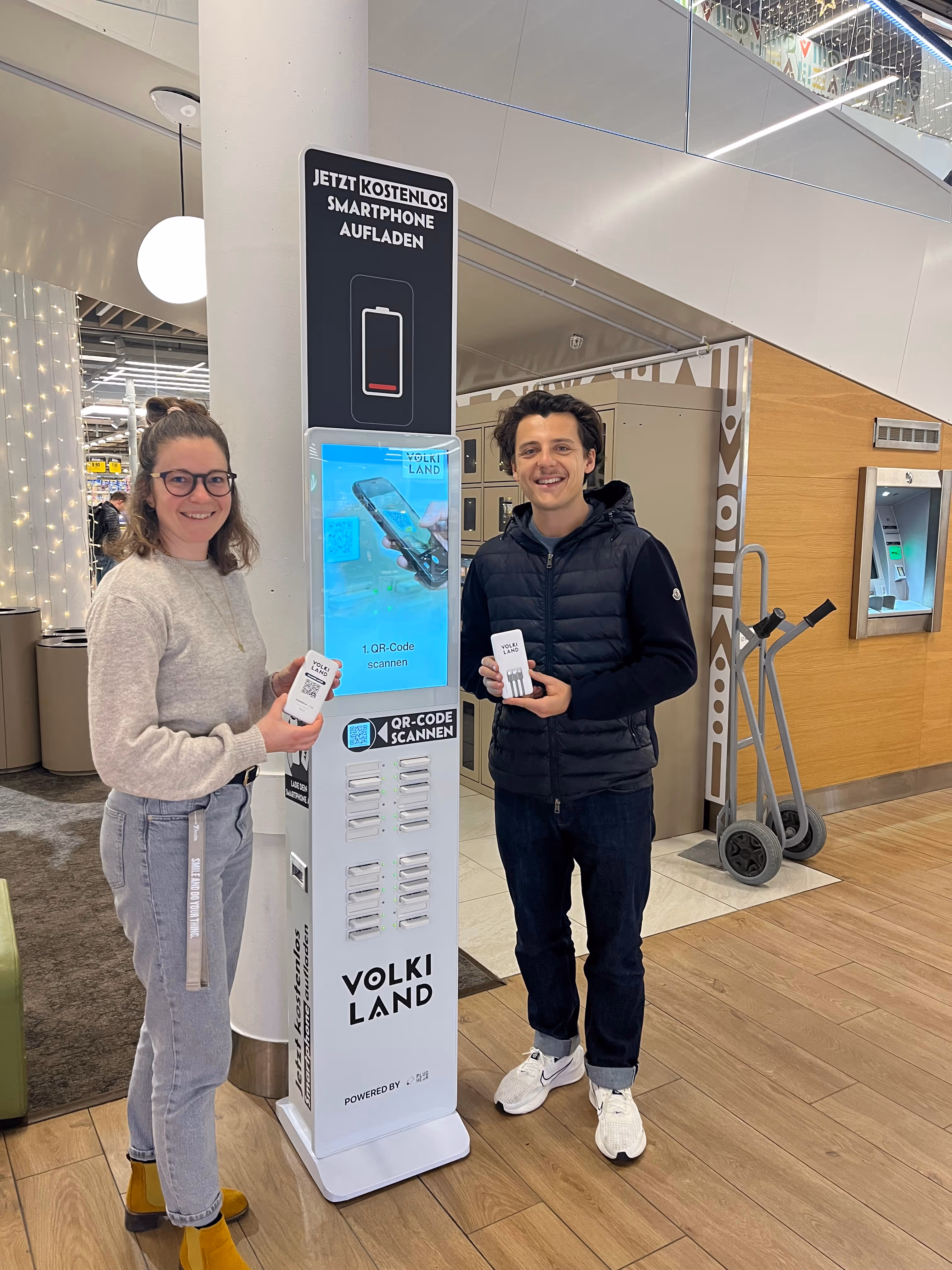 Bornes de batteries portables en centre commercial Volkiland
