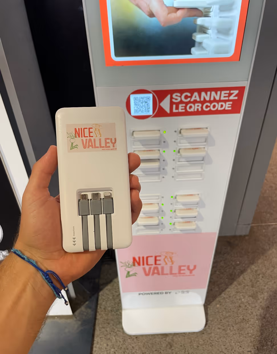 Bornes de batteries portables en centre commercial Nice Valley
