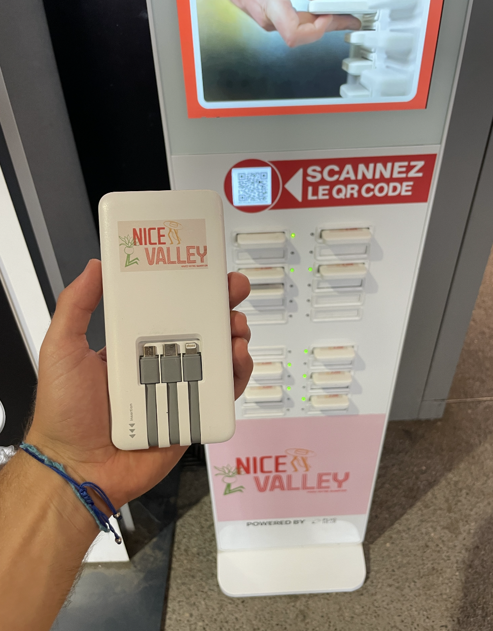 Bornes de batteries portables en centre commercial Nice Valley