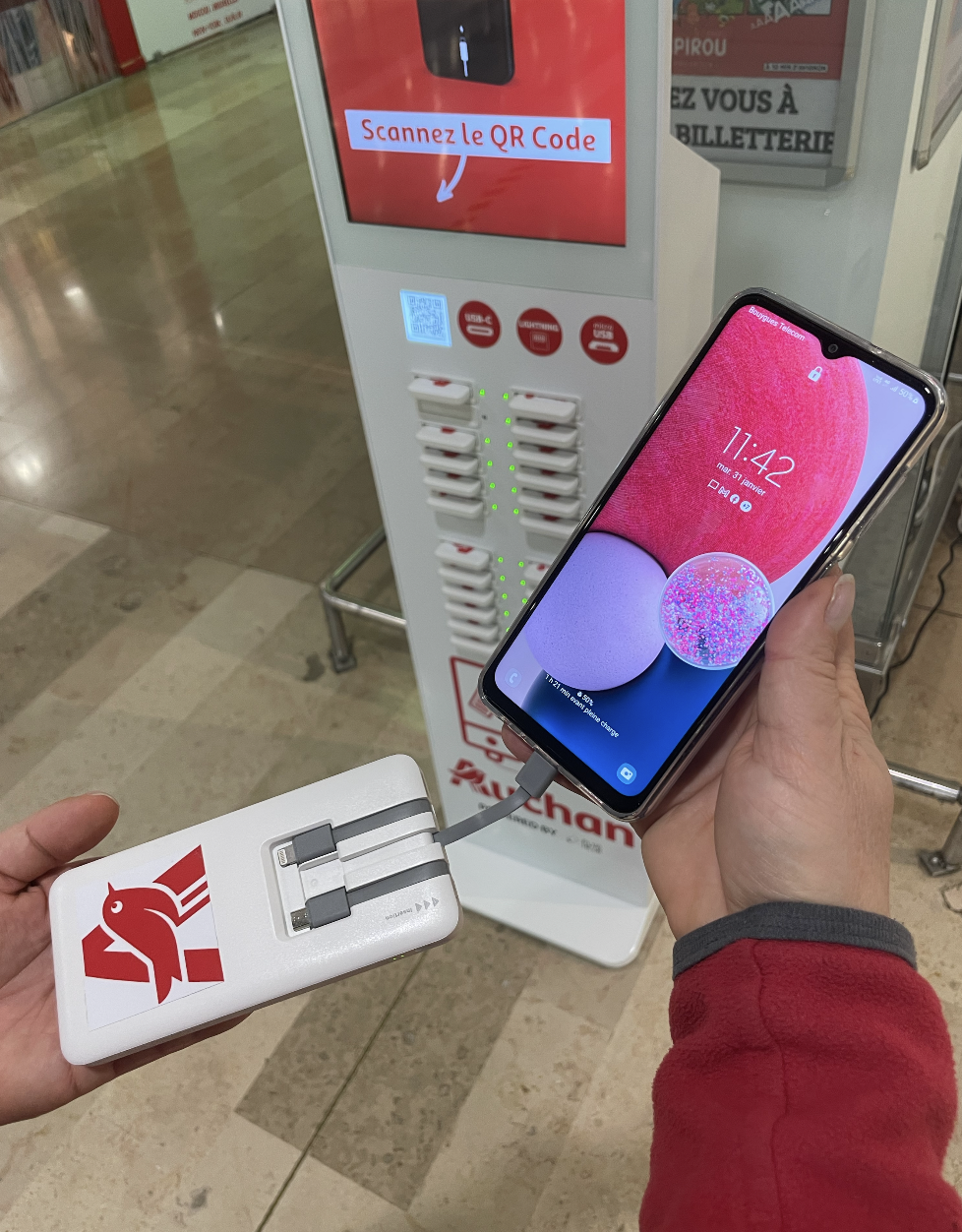 Borne batteries portables plug'heur hypermarché Auchan