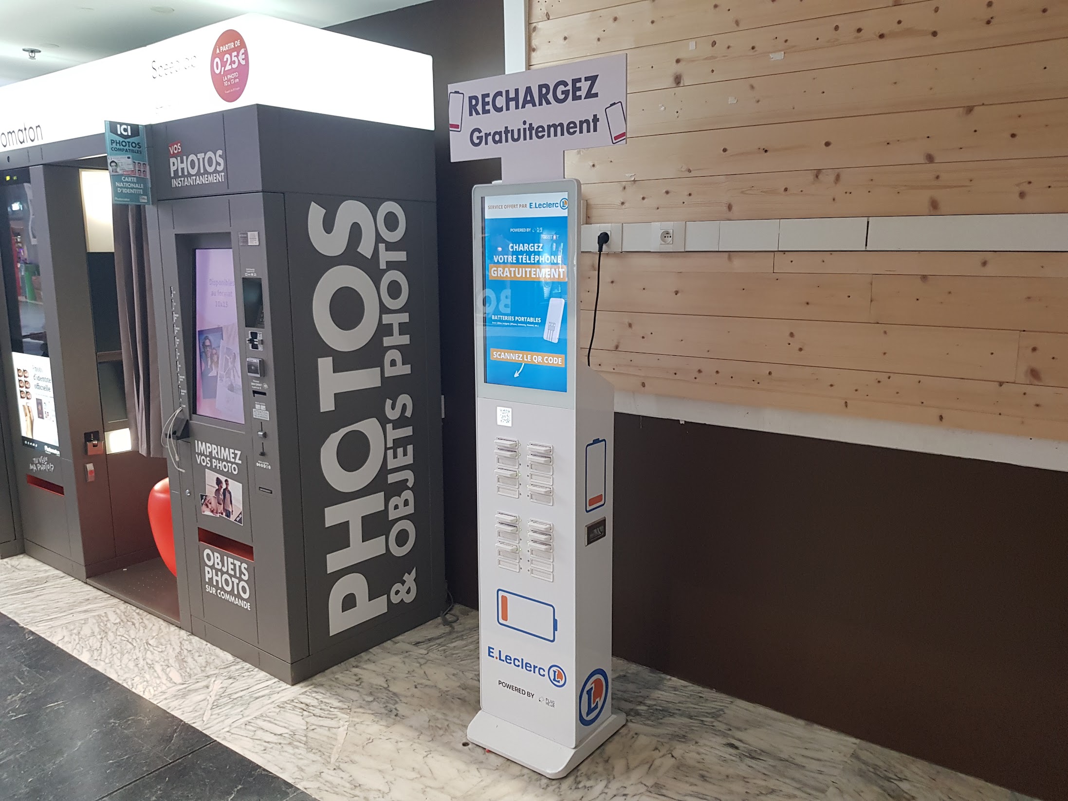 Bornes de batteries portables en hypermarché E.Leclerc