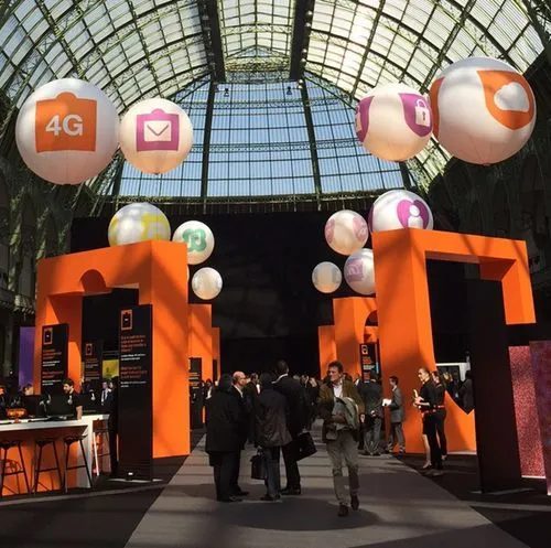 Borne Plug'Heur pour Orange au Grand Palais