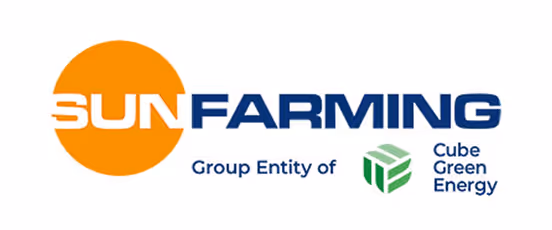 Logo von SUNFARMING mit orangefarbenem Kreis um ‘SUN’ und Schriftzug ‘FARMING’, dazu der Text ‘Group Entity of Cube Green Energy’ mit grünem Würfel-Symbol.