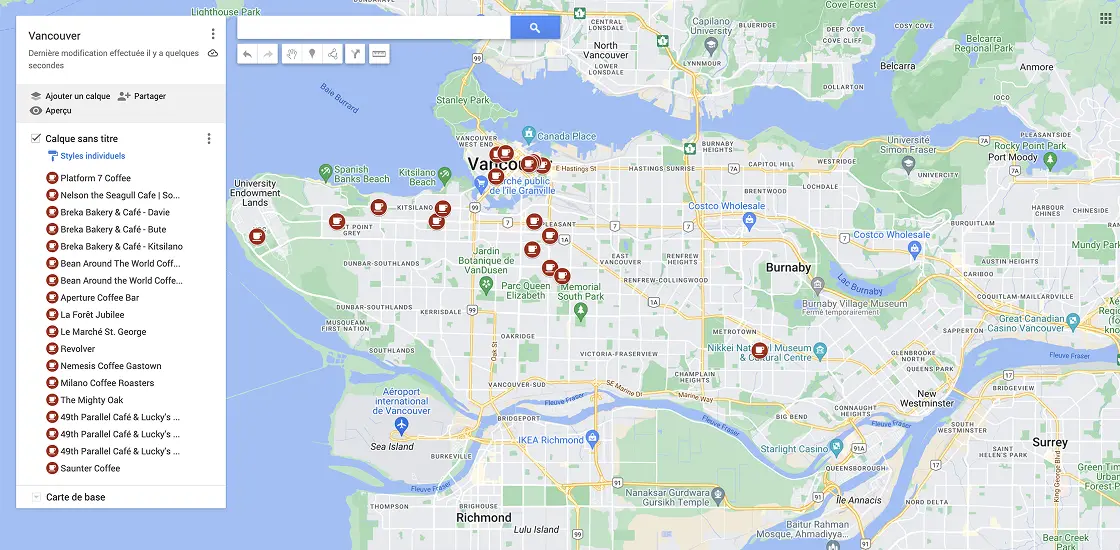 Capture d'écran plein écran montrant une vue détaillée de My Maps avec plusieurs cafés mis en évidence avec des icônes rouges